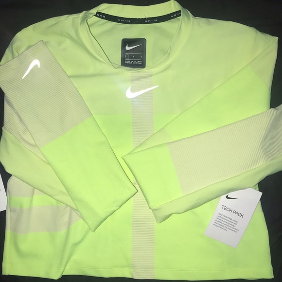 Nike Tops - NEVER WORN Nike dri-fit cropped long sleeve top